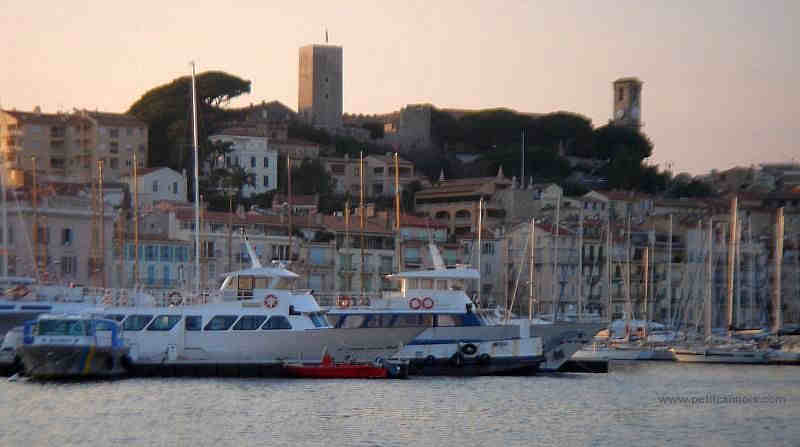 Cannes,la citadelle et le port. The citadel and the port 