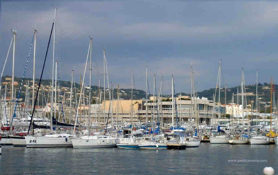 port de Cannes et palais des  Festivals